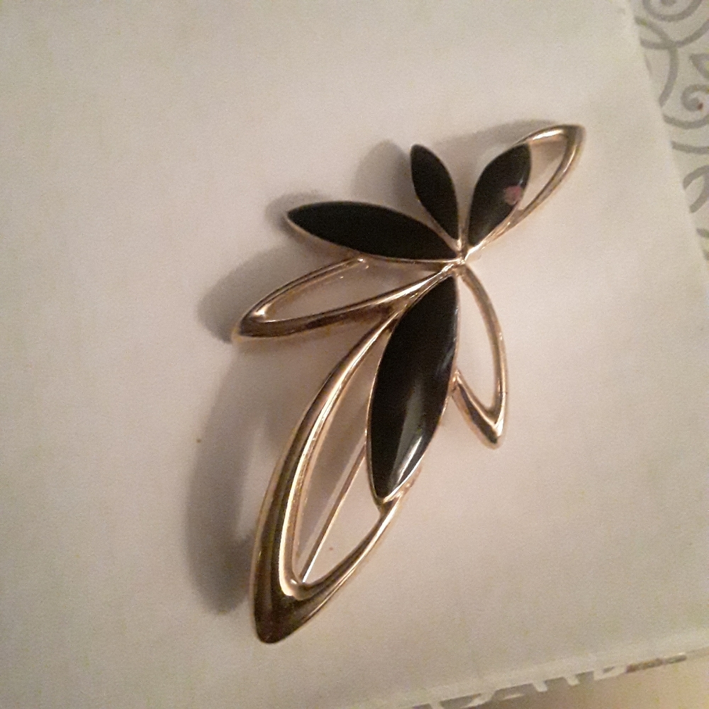 Vintage Trifari Black and Gold Colors Brooch